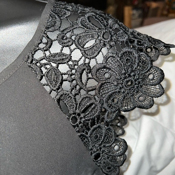 Philosophy Lace Flutter Cap Sleeves Blouse - Picture 3 of 9